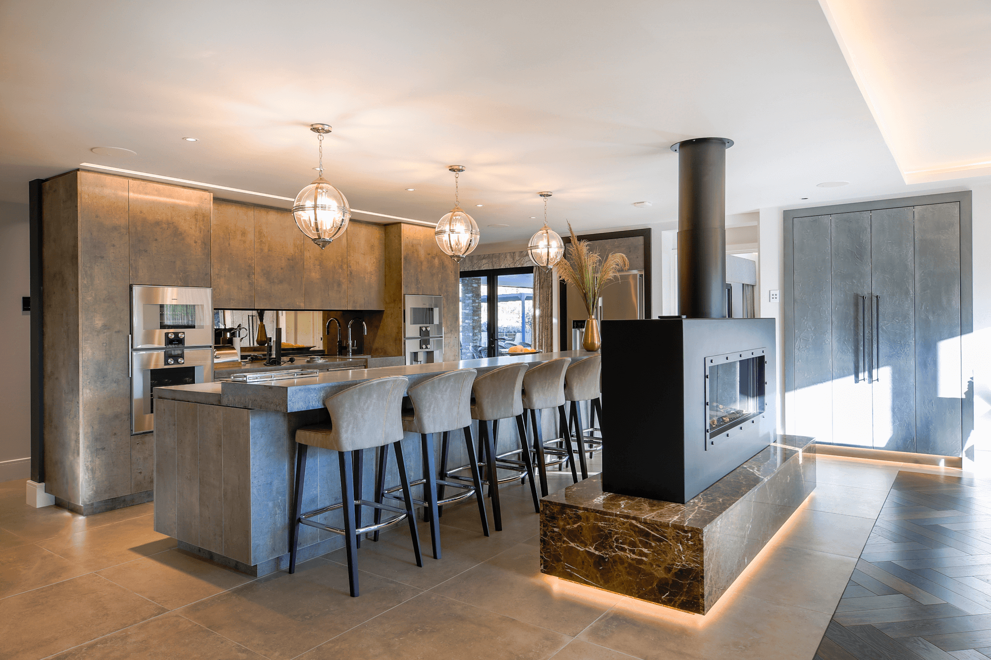 How Interior Designers Can Avoid Outdated Lighting Fixtures